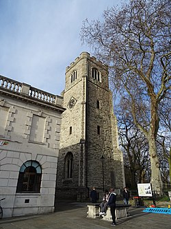 La torre medievale St.Augustin Tower, su Mare Street