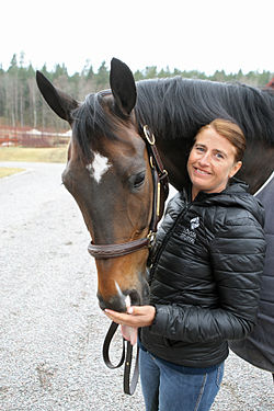 Tinne Vilhelmson med dressyrhästen Don Auriello.