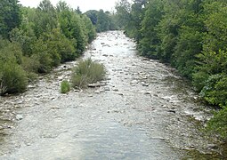 Le Travo vu en aval du pont du chemin de fer.