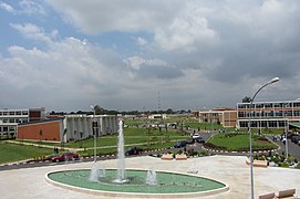 Grande fontaine dans le nord du campus (2012).