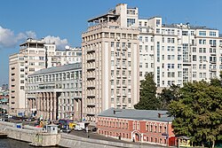 Вид с Патриаршего моста. Дом на набережной, палаты Аверкия Кириллова, храм св. Николая на Берсеневке