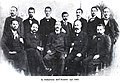 Redazione dell'Avanti! nel 1905. Da sinistra, seduti, il primo è il disegnatore satirico Gabriele Galantara. Il secondo è Ivanoe Bonomi. Al centro, il direttore Leonida Bissolati.