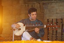 Amaan Ali Khan Performing at Rajarani Music Festival-2016, Bhubaneswar, Odisha, India (01).JPG