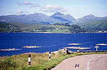 Estroncia y Sgùrr Dhòmhnuill vistas desde south shore of Loch Sunart