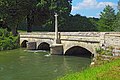 Flurkreuz und Brücke über die Seine