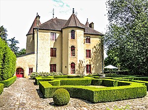 Le parc et le château d'Ouge.