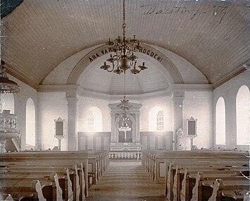 Interiör mot koret i 1880 års kyrka.