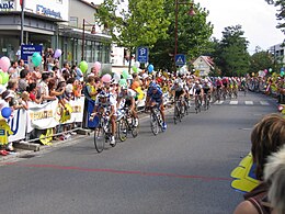 Das Hauptfeld bei der Ortsdurchfahrt Kressbronns