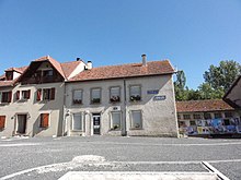 Ang Town Hall ug School sa Domnom-lès-Dieuze