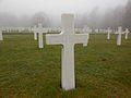 Sépulture d'Edward V. Loustalot considéré comme le premier soldat américain tué par les Allemands pendant la Seconde Guerre mondiale.