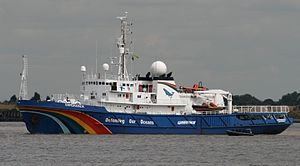 The Greenpeace ship "Esperanza" in t...