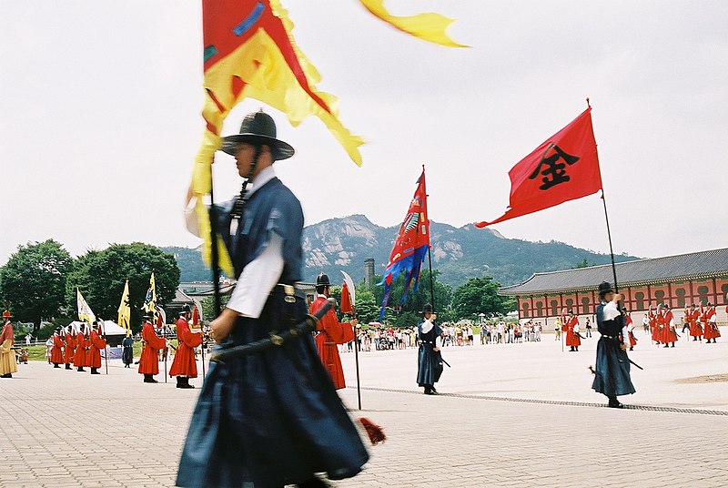 Berkas:Gyeongbokgun-Changing.Guards-03.jpg