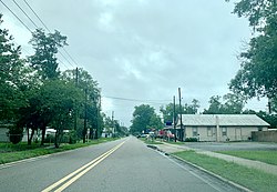 A street view of Hampton's main street, Navarre Avenue.