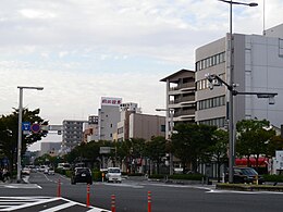 平和通り（市道常盤通り宇部新川線） 通りの右側が相生町。