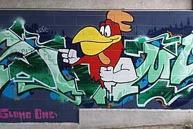 Graffiti avec un personnage très inspiré de Charlie le coq