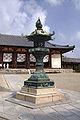 Lanterne en bronze au Hōryū-ji.