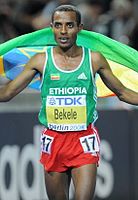 Nach vier WM-Titeln in Folge (2003 bis 2009) über 10.000 Meter wurde der Weltrekordinhaber Kenenisa Bekele zum ersten Mal Weltmeister über 5000 Meter