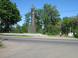 Памятник рабочим-красногвардейцам, погибшим в 1919 году, в начале Вознесенского шоссе