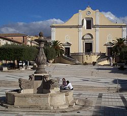 Piazza San Martino con l'omonima collegiata