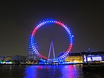 Vào đêm Lễ cưới của Hoàng tử William và Kate Middleton, Mắt Luân Đôn được thắp sáng trong nhiều ánh đèn màu cờ Liên hiệp Anh