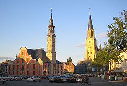 Grote Markt, kaupungintalo ja Lievenvrouwenkerk