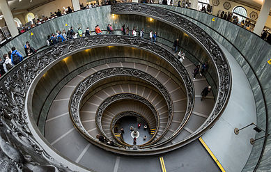 Винтовая (двойная спираль) лестница музеев Ватикана