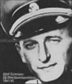 Eichmann v uniforme SS v roku 1942