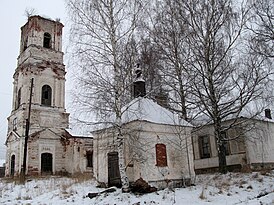 Общий вид, на переднем плане — часовня