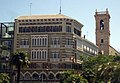 Edifici La Isla de Cuba i campanar de Sant Martí, a l'eixida del carrer Sant Vicent