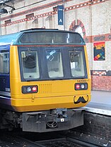 Tren en Manchester con un bigote durante noviembre; Reino Unido, 2014.