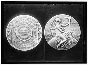 Face and obverse of the 1913 Langley Medal awarded to Glenn Hammond Curtiss 1913 Langley Medal awarded to Glenn Hammond Curtiss.jpg