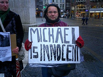Fans protest Michael Jackson's innocence in th...