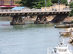 Pile du pont.