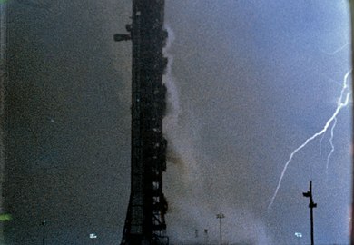 Villám sújtotta Apollo–12 start