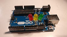 Arduino con led collegati sulla scheda