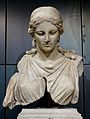 Statua femminile in marmo lunense, probabilmente copia della statua di Artemide opera di Cefisodoto il Vecchio (IV secolo a.C.). Dagli Horti Vettiani, 1873 (Musei Capitolini, Palazzo dei Conservatori)