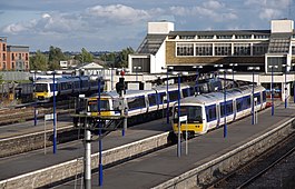 Banbury railway station MMB 06 165012 168005 165003.jpg