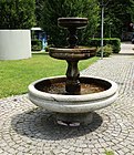 Dreistufiger Schalenbrunnen