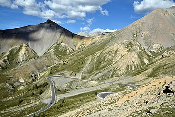 Derniers lacets de la route menant au col d'Izoard (Alpes). (définition réelle 6 000 × 4 000)