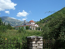 Orthodoxe kerk aan de rand van de stad