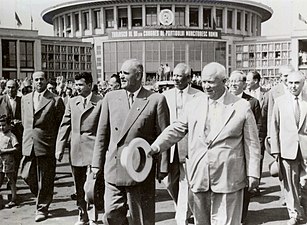 Gheorghe Gheorghiu-Dej și Nikita Hrușciov la Aeroportul Băneasa în iunie 1960