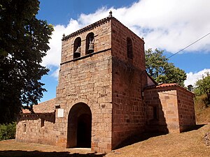 Iglesia de Santa Cruz en la localidad de Arcera, Cantabria (España). Edificio del siglo XIII.