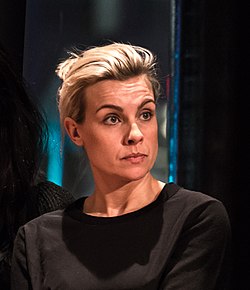 Jenny Lindroth under debatten Vem bryr sig om de hemlösa? på Kulturhuset Stadsteatern i Stockholm 2014.