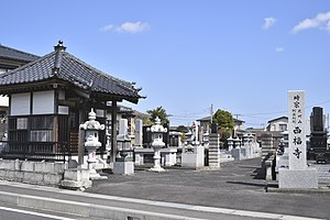 西福寺の墓地と地蔵堂（茨城県那珂市）