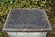 Gedenktafel auf dem Friedhof Scheppau