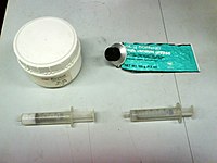 实验室用的气密油脂，用来涂抹磨砂玻璃接口、活塞等。