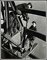 Lewis Hine (1874-1940): Tři nýtovači, Empire State Building, 1931, bromostříbrná fotografie, Musée de l’Élysée, Lausanne