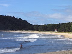 Playa de Mandal al oeste de la ciudad