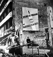 Construction in West Berlin with the help of the Marshall Plan after 1948. The plaque reads: "Emergency Program Berlin - with the help of the Marshall Plan" Marshallplanhilfe.gif