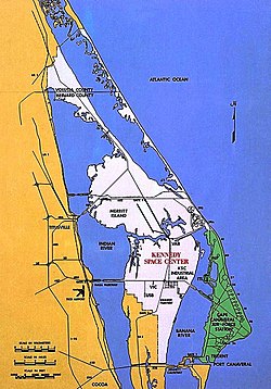 Ilha Merritt e o Centro Espacial Kennedy (em branco), mapa feito para o reconhecimento da área dividida em globos, feitas por Barry B. Idon em 1967.